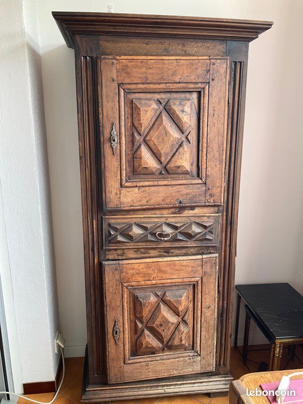 Bonnetière ancienne en chêne brut pointe diamant (image 1)