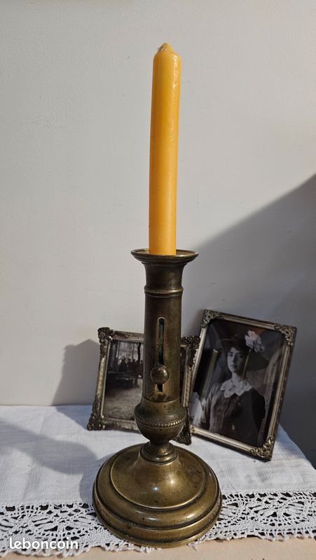 GROS BOUGEOIR ANCIEN à poussoir - Epoque Napoléon III - Candlestick - H