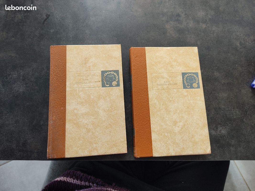 Livres les misérables tome 2 et 3 (image 1)
