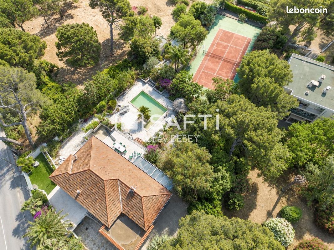 Maison 8 pièces 398 m² · à Sanary-sur-Mer · 398 m² · 3 300 000 €