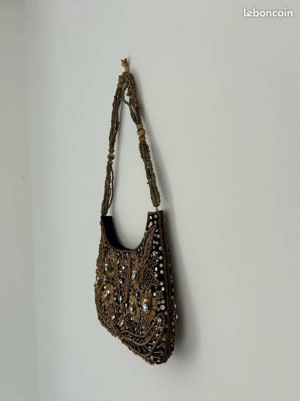 Sac vintage perlé et brodé – pièce élégante et unique (image 4)