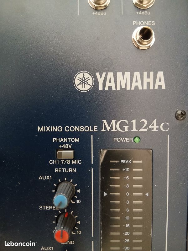 Matériel de sonorisation musique yamaha MG124Ctable de mixage 6 entrées avec câbles et valise métallique de transport (image 2)