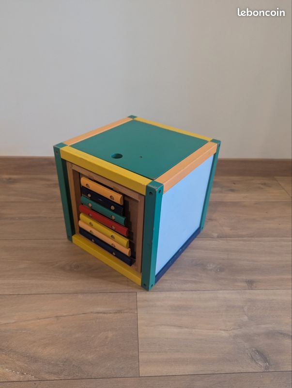 Cube d'éveil en bois (image 1)