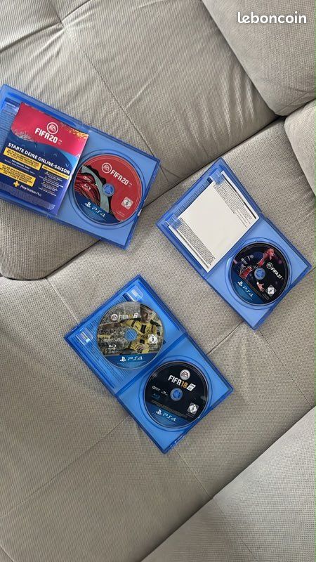 Ps4 pro avec 2 manette et de jeu (image 2)