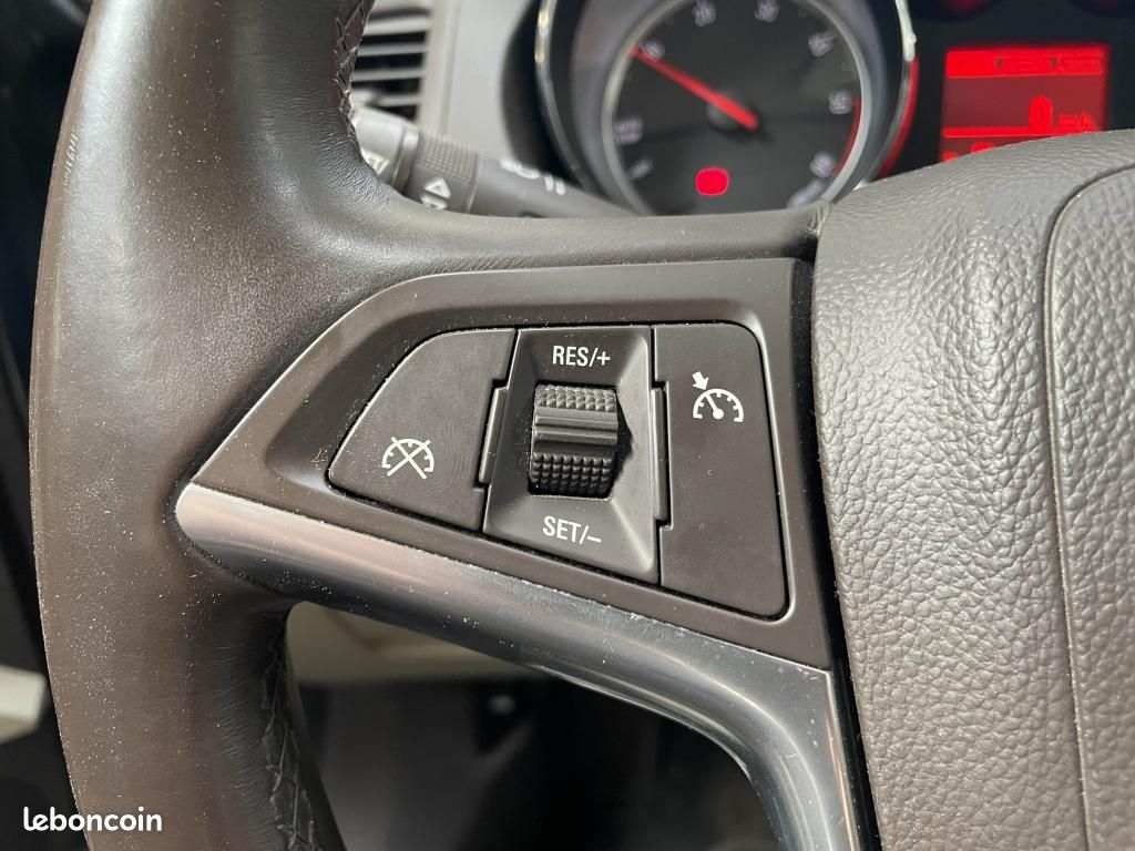 OPEL INSIGNIA 2.0 CDTI 160 COSMO - Sieges électriques / Radars / Bluetooth (image 23)