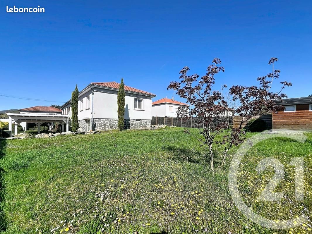 Maison 5 pièces 111 m² · à Mozac · 111 m² · 249 900 €