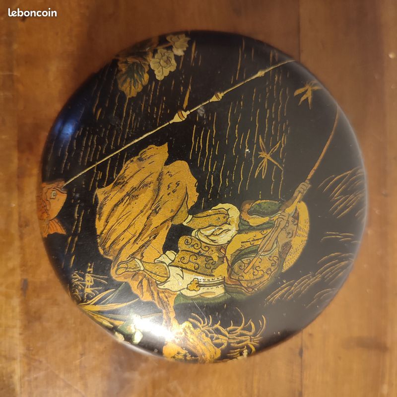 Boîte Ancienne en Laque du Japon Maki-e – Motif Pêcheur et Carpe – Époque Meiji / Taisho (image 5)