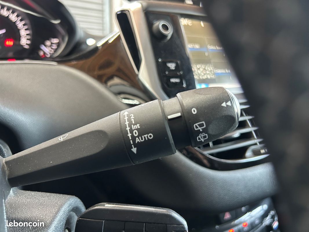 PEUGEOT 208 GENERATION-I 1.6 VTI 120 Ch ALLURE (image 22)