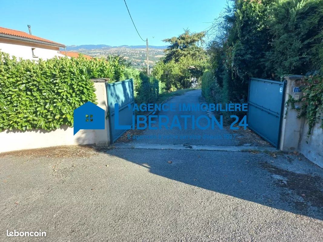 Terrain 550 m² · à Rive-de-Gier · 550 m² · 97 200 €