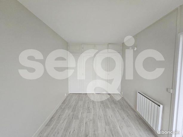 https://img.leboncoin.fr/api/v1/lbcpb1/images/4a/82/51/4a8251c99e91ade2c9177805fb4ab4174851aed0.jpg?rule=ad-image