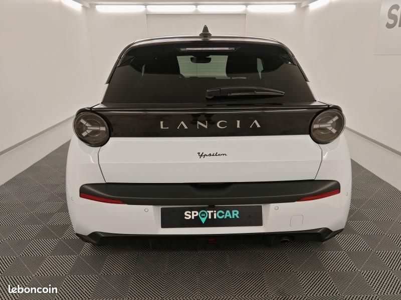 Lancia Ypsilon 1.2 Ibrida 110ch HF Line eDCT6 (image 5)