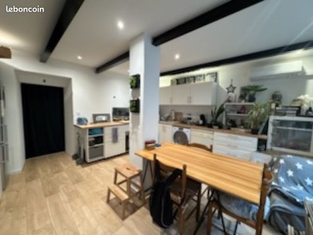 Maison de ville Aimargue avc jardin