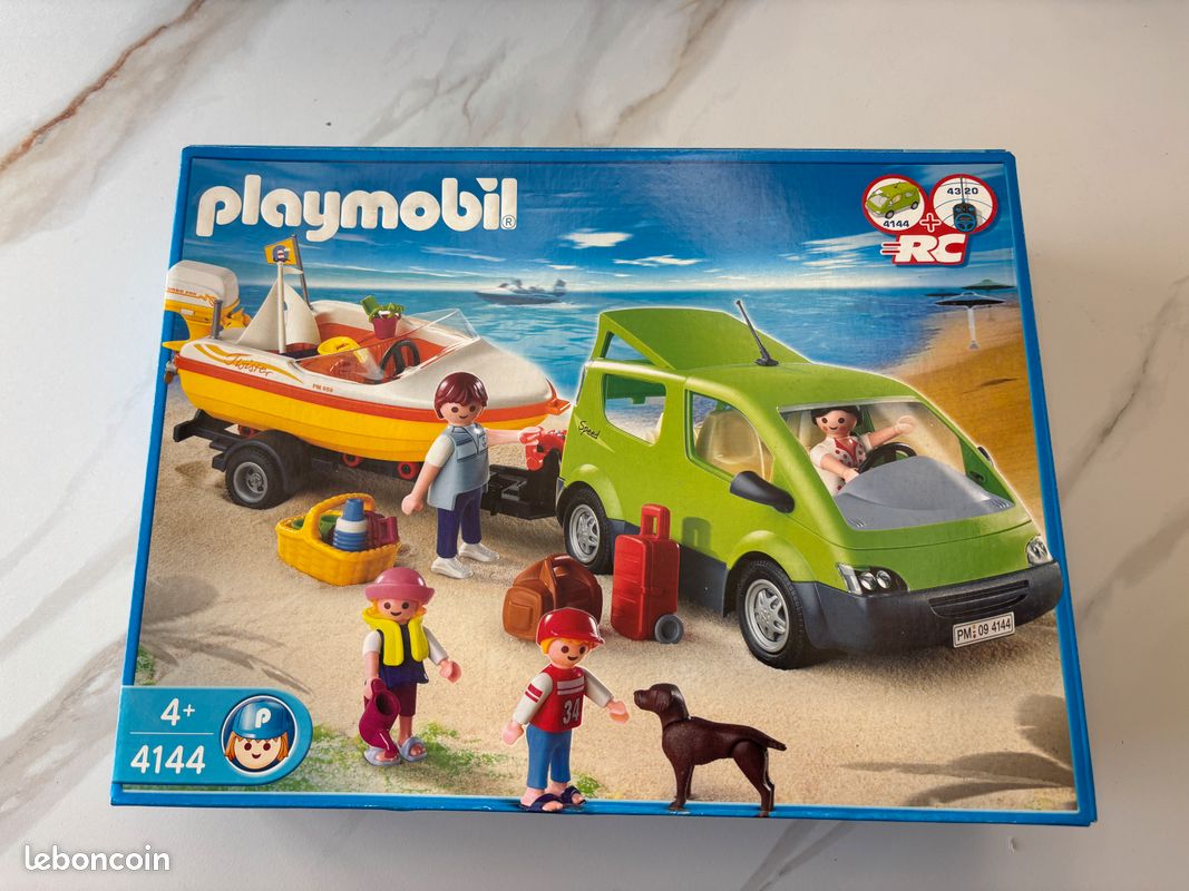 Playmobil 4144 - Voiture familiale avec remorque porte-bateaux (image 2)