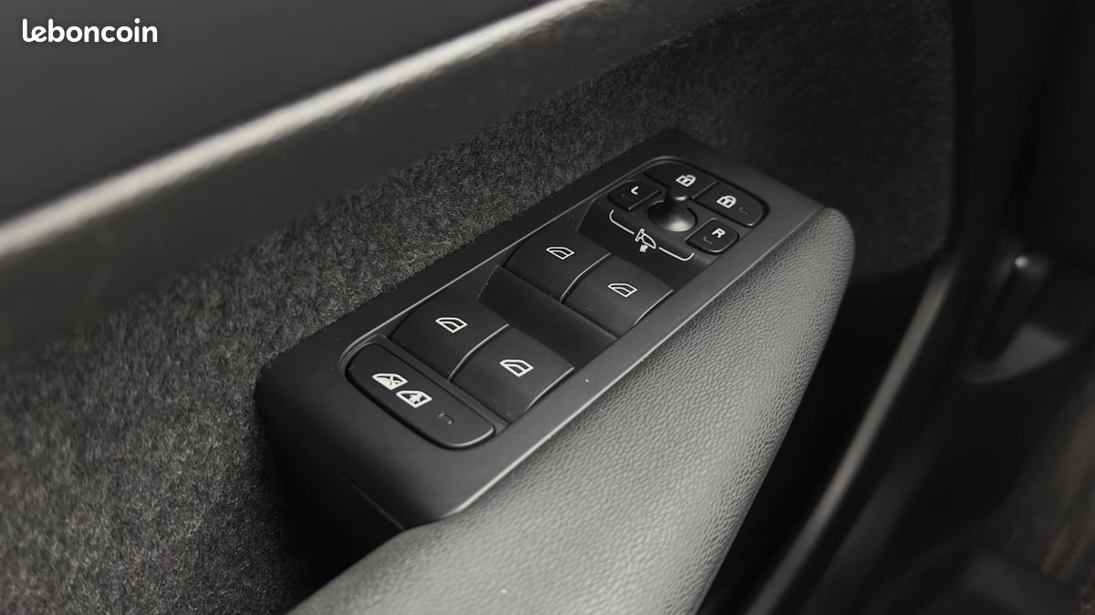 VOLVO XC40 T4 Recharge 129+82 ch DCT7 Start (image 15)