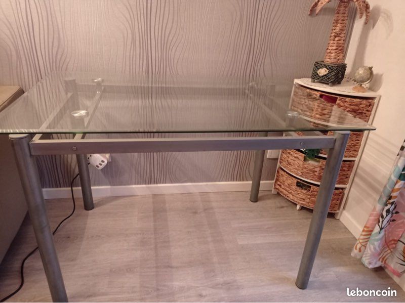 Table en verre (image 1)