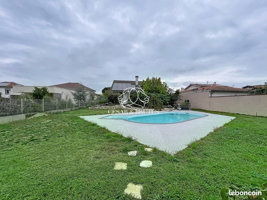 Maison 8 pièces 250 m² · à Chassieu · 250 m² · 1 050 000 €