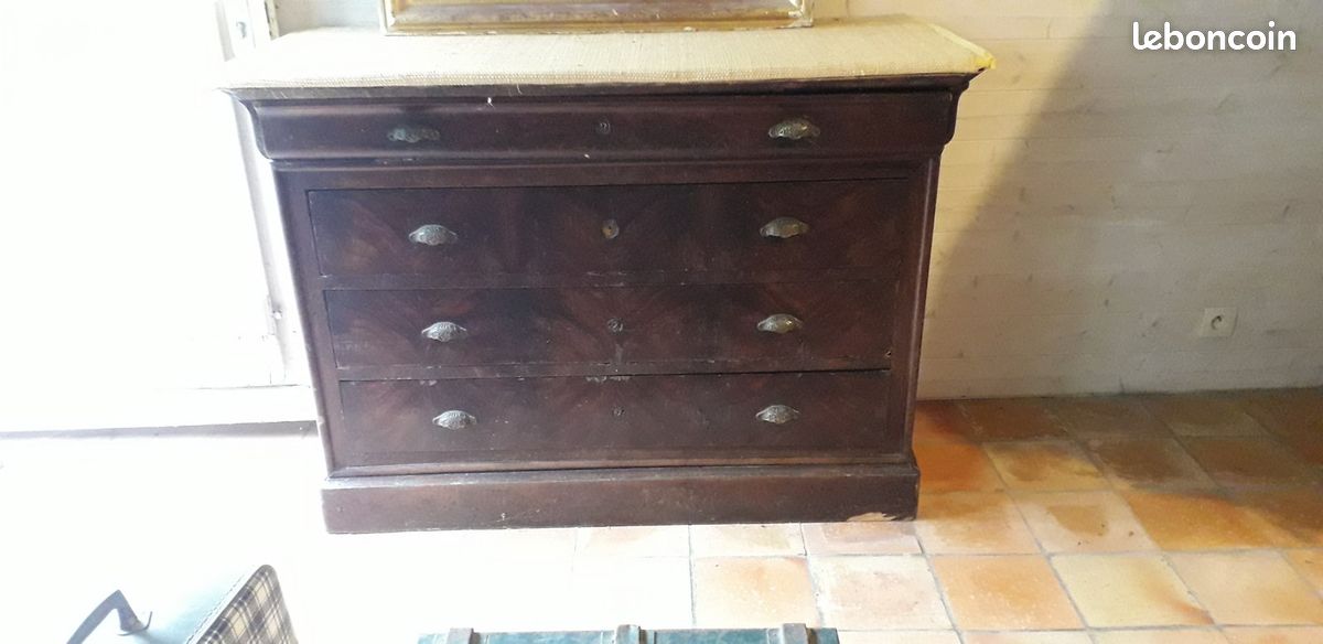 Commode ancienne, en loupe de bois foncé (image 1)