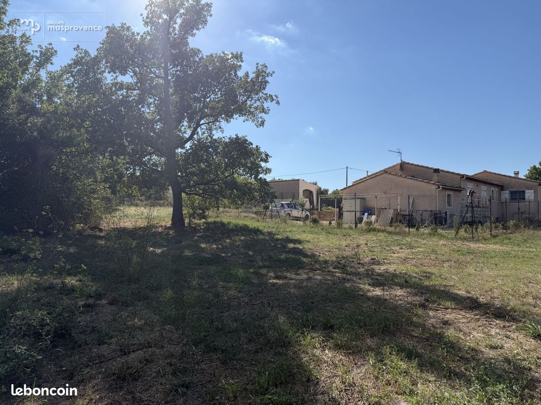 Terrain 2122 m² · à Saint-Maximin-la-Sainte-Baume · 150 000 €