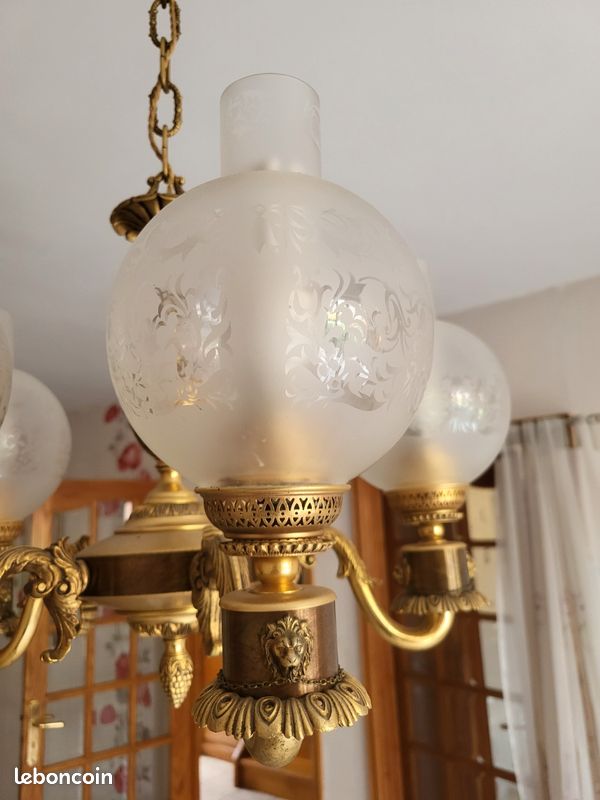 Superbe lustre ancien en bronze avec globesen verre dépoli gravé – Style fin XIXᵉ / début XXᵉ (image 4)