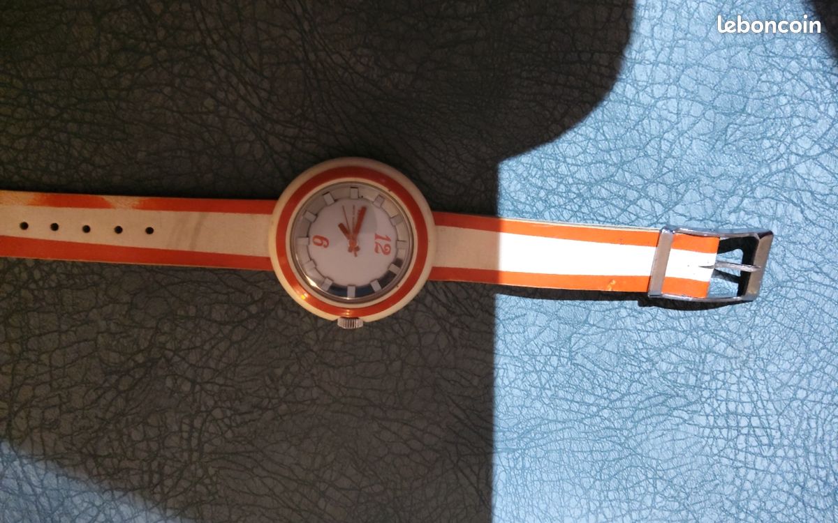 Montre Mécanique Vintage Kelton Calandar Années 1970 - Boîtier Plaqué Or 33mm, Bracelet Cuir Marron - Fonctionnelle
