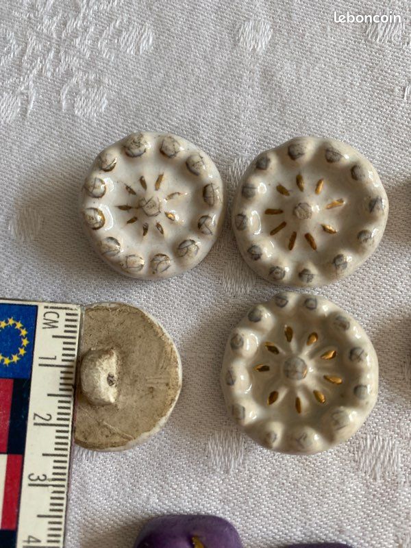 Lot De Boutons Anciens De Mercerie - Résine - Réf 2088 - Occasion