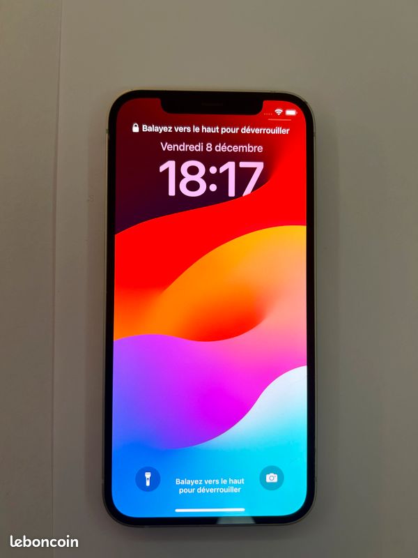 IPhone 12 très bon état (image 1)