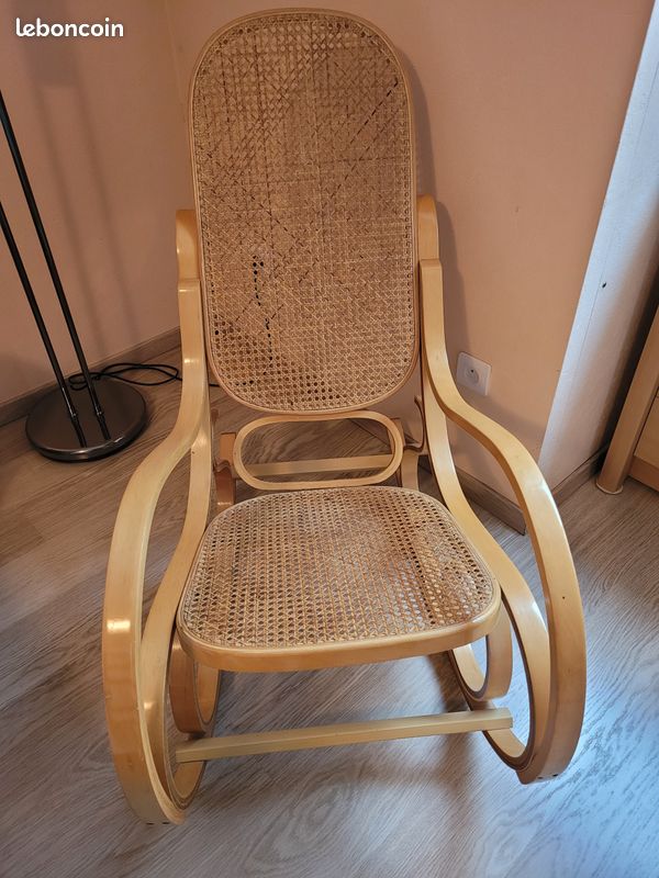 Fauteuil à bascule rotin (image 1)