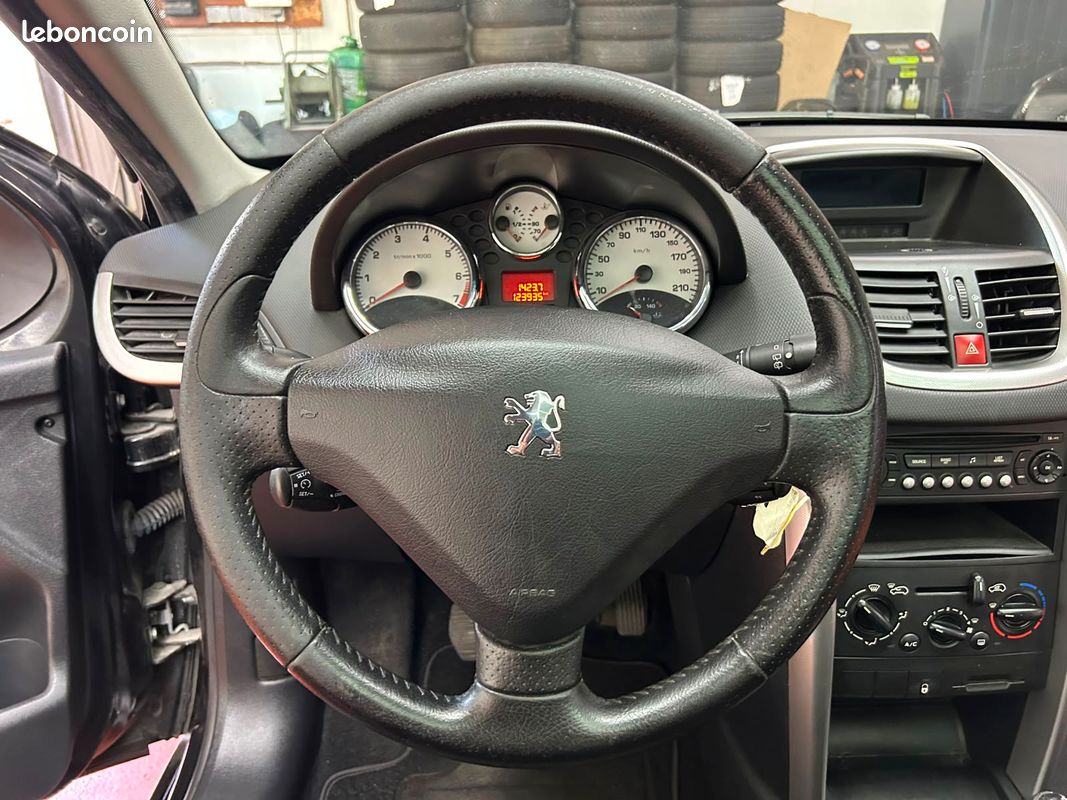 Peugeot 207 1.4, 16V, 90CH, PANORAMIQUE (image 12)