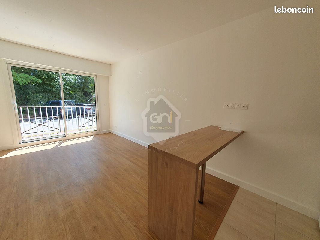 Appartement 1 pièce 28 m² · à Versailles · 28 m² · 821 €/mois