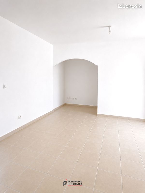 Appartement 3 pièces 59 m² · à Saint-François · 59 m² · 890 €