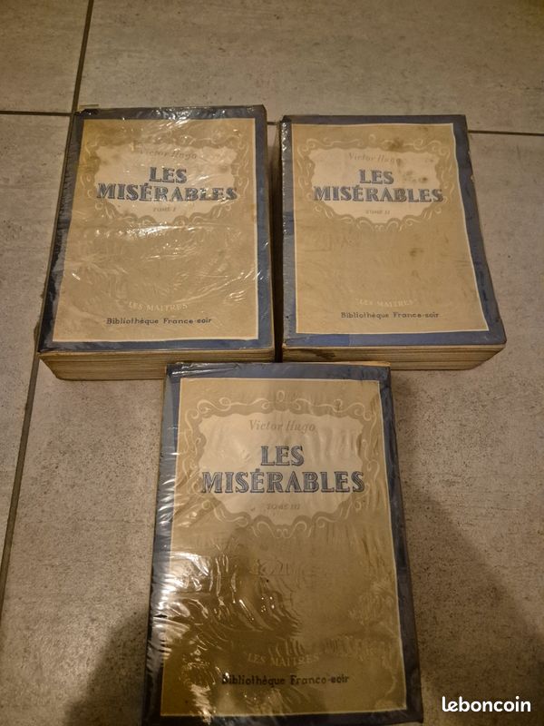 Lot de 3 livres Les Misérables Tome I, II et III (image 1)