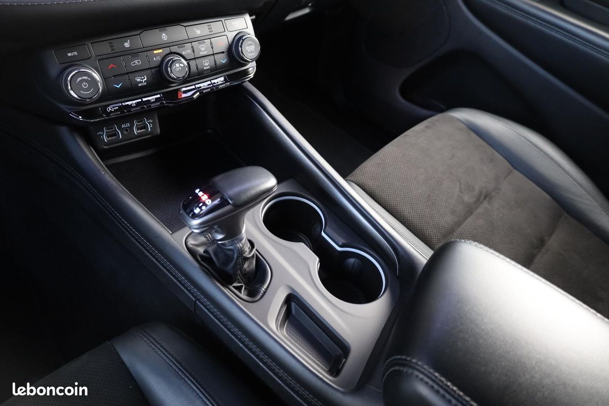 Dodge DURANGO SXT Plus AWD V6 3.6 309 ch – 7 places – Caméra – Attelage – R20 (image 13)