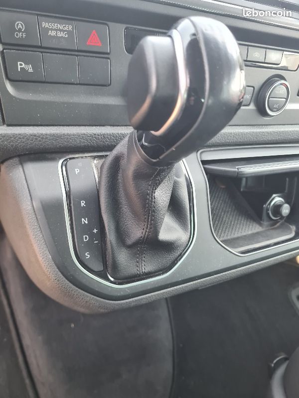 VOLKSWAGEN T6 MULTIVAN 2.0 TDI 150 cv, DSG, régulateur adaptatif, GPS, Bluetooth, Attelage... (image 9)