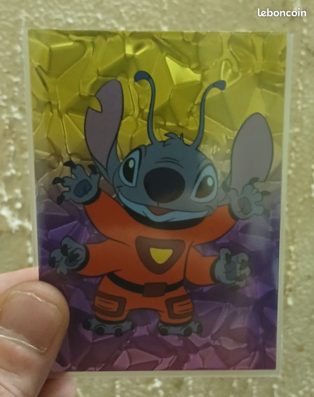 PANINI Stitch Trading Cards Boîte Métal - 42 Cartes + 3 Édition Limitée