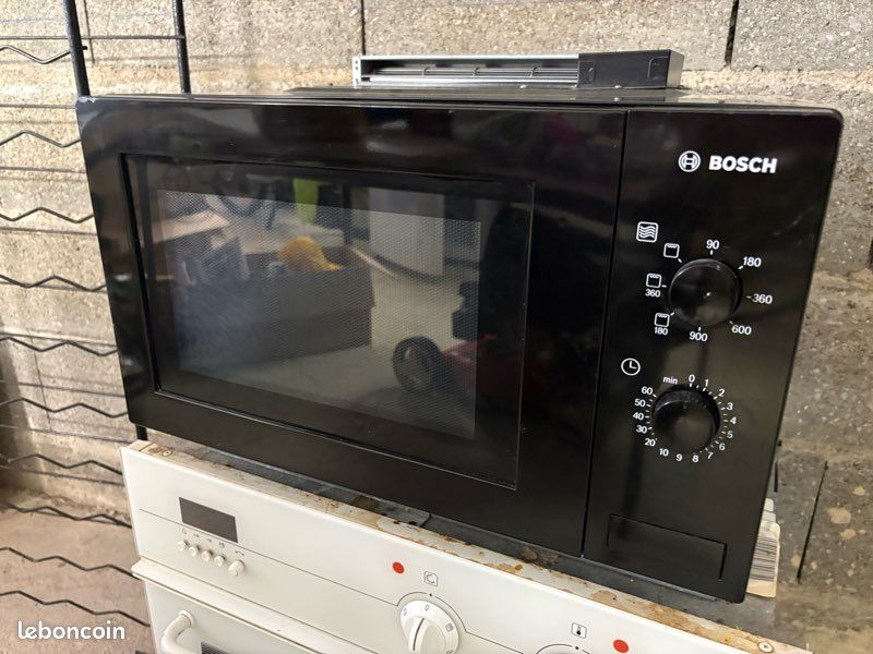 Four micro onde Bosch encastrable (image 1)