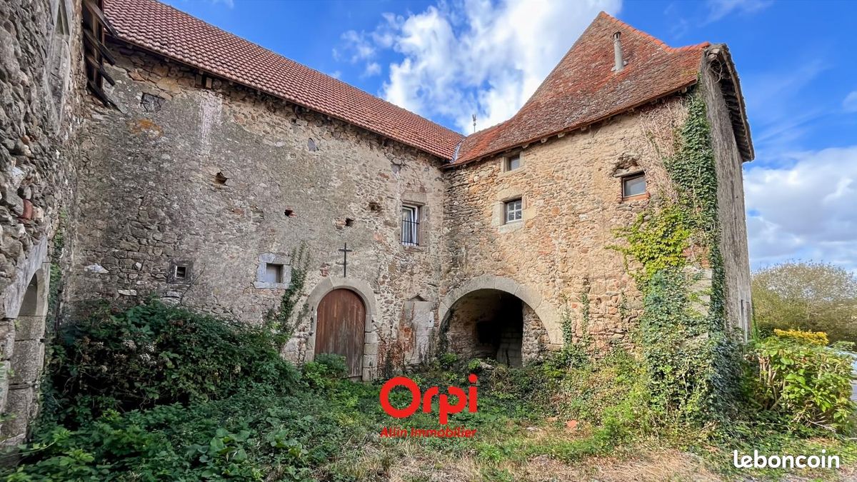 Maison 4 pièces 135 m² · à Chirat-l'Église · 135 m² · 135 000 €