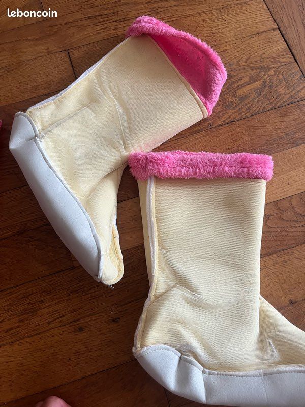 Ravissante, paire de bottes de pluie, pointure 35 avec chaussettes