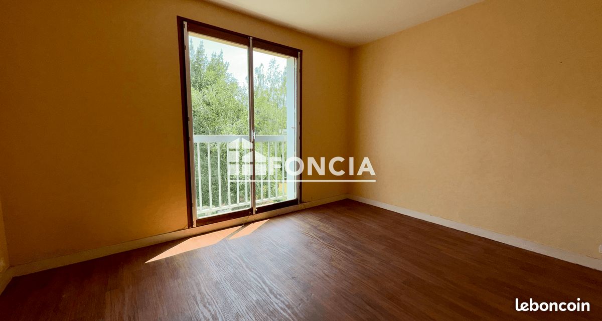 Centre-ville, Appartement T3 de 63 m² avec balcon, cave et parking privatif (image 6)