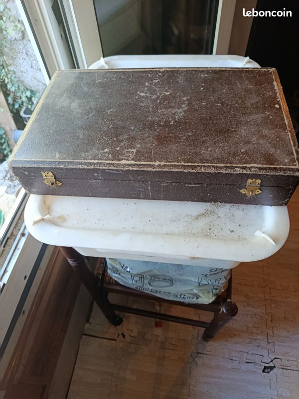 Ancienne ménagère A. Foch Dijon – 25 pièces – avec coffret (image 1)