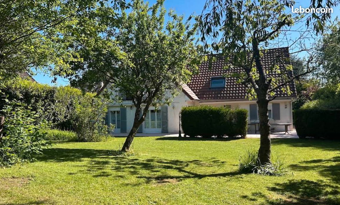 Maison 9 pièces 243 m² · à Saint-Witz · 243 m² · 690 000 €