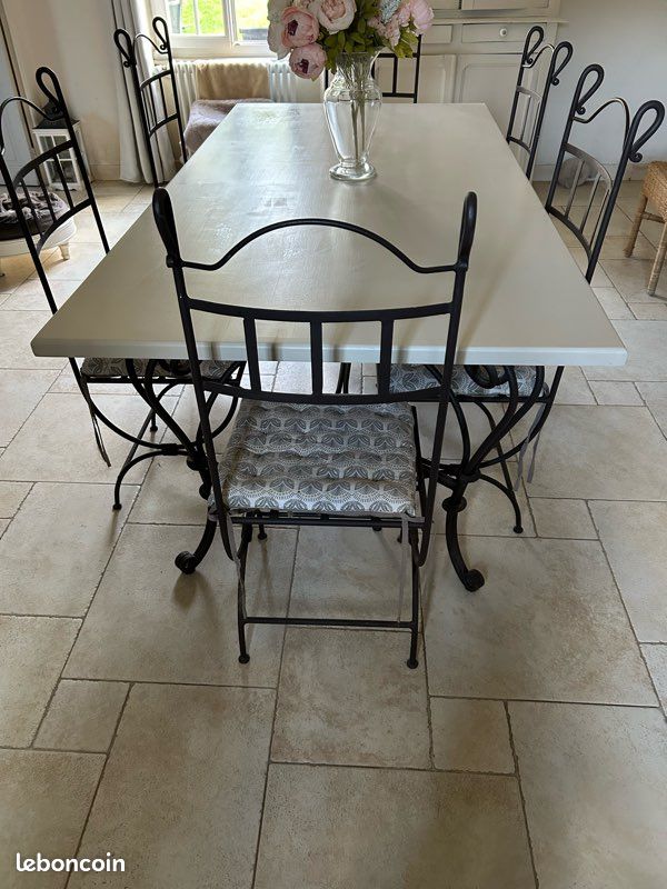 Belle table avec ses 6 chaises forgées + lustre (image 3)