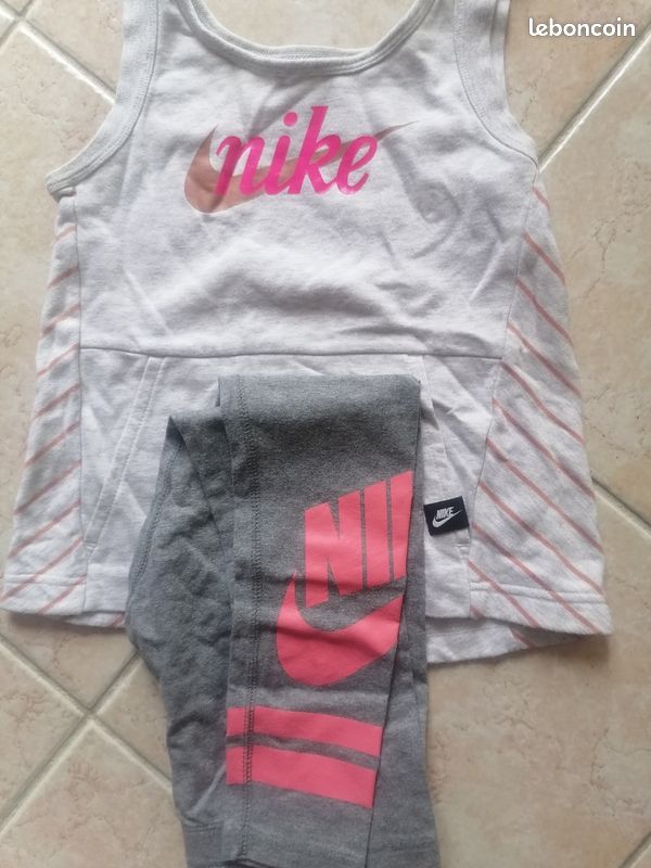 Ensemble NIKE débardeur legging taille 1m22 8-10ans (image 2)
