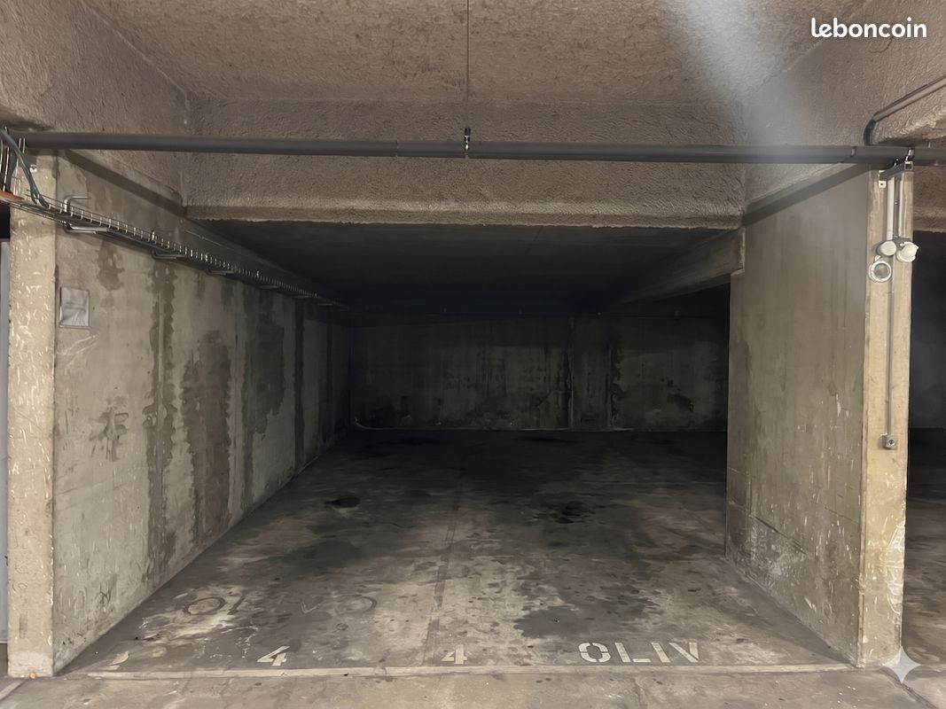Vente 4 places de stationnements · à Lyon · 120 000 €