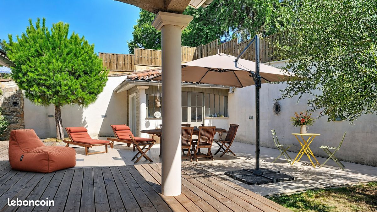 Maison 8 pièces 208 m² · à Jassans-Riottier · 208 m² · 514 000 €