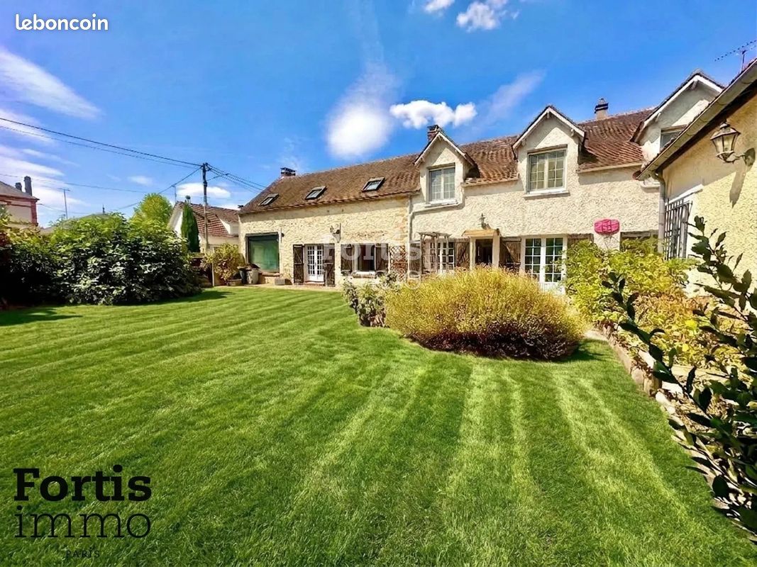 Maison 8 pièces 225 m² · à La Grande-Paroisse · 225 m² · 335 000 €