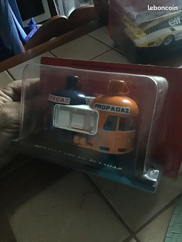 Camion publicitaire Renault 1400 kg butagaz 1/24 (image 1)