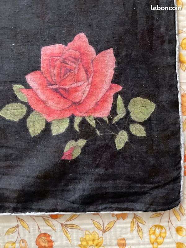 Pochette en soie ancienne impression d une rose rouge neuve (image 4)