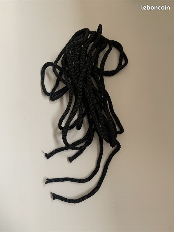 Paire De Lacets Noirs Neufs (image 1)
