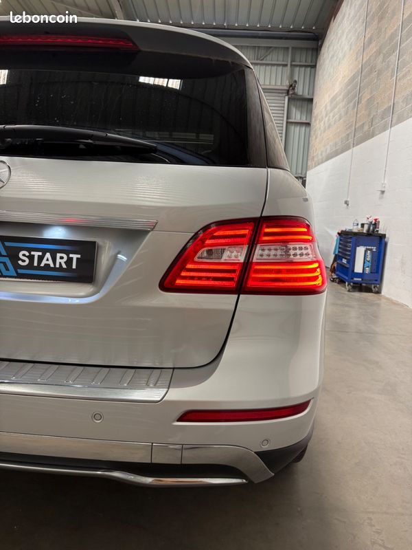 Mercedes ML 250 CDI 7G-DCT / ENTRETIEN MERCEDES / TOIT OUVRANT PANO / ATTELAGE / SIEGES AV ELEC & CHAUFFANTS (image 14)
