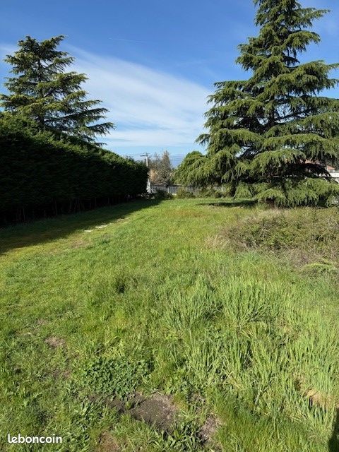 Terrain 930 m² · à Saint-Just-Saint-Rambert · 930 m² · 149 000 €